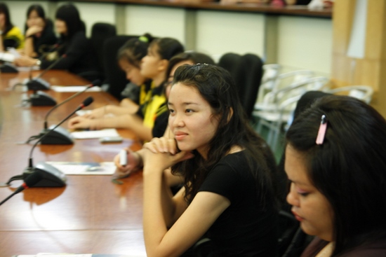 Curtin Sarawak - Students listening to the briefing