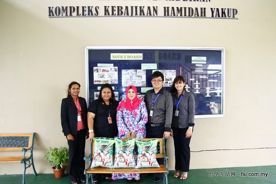 Curtin Sarawak staff donate to charity