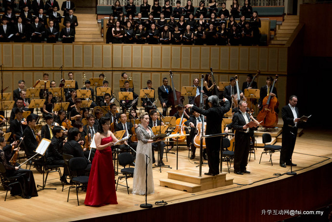 在南艺75周年音乐会中，音乐系主任、新加坡文化奖得主林曜指挥，南艺管弦乐团、合唱团、南艺声乐学科主任及伙伴院校伦敦皇家音乐学院声乐家联袂呈献贝多芬第九交响曲。
