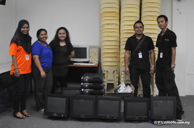 Curtin Sarawak donates computers to education centre