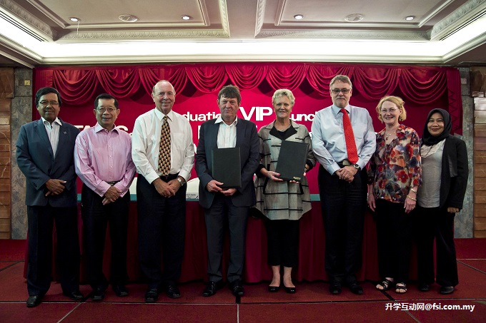GippsTAFE presents teaching awards and commits to three-year scholarship programme at Curtin Sarawak