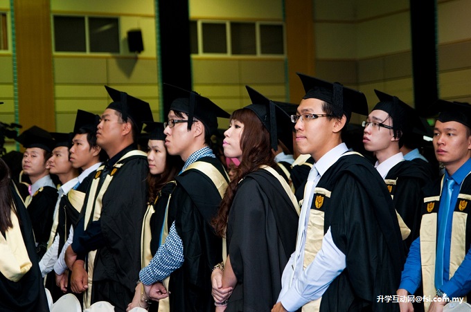 Over 500 students graduate with Curtin degrees and GippsTAFE diplomas