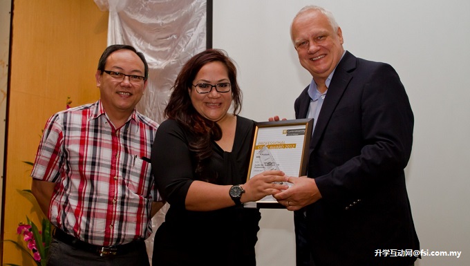 Curtin Sarawak recognises outstanding and long-serving staff