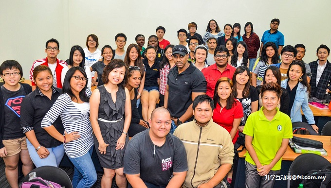 Students learn about digital media industry from expert from Channel News Asia