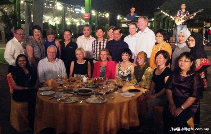 Curtin alumni feted to dinner