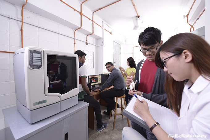 KBU 引进3D打印机，学生掌握最新技术