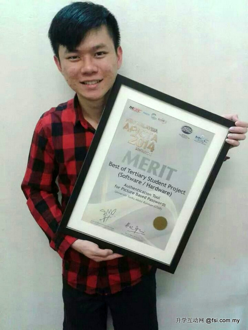 Goh posing with his certificate from MSC Malaysia Asia Pacific ICT Awards 2014