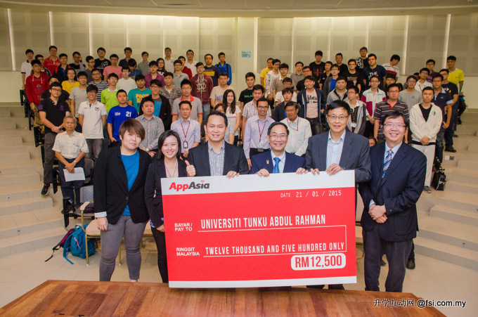 (Front row, from right) Dr Liew, Hew and Prof Chuah posing for a group photo with AppAsia team, UTAR staff and students 