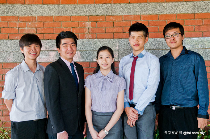 (L-R) Scholarship recipients Soo Yann Bin, Jeffrey Lam Khai Yue, Jong Yee Yee, Alexis Lee Yun Kwang and Han Yi Chiew.