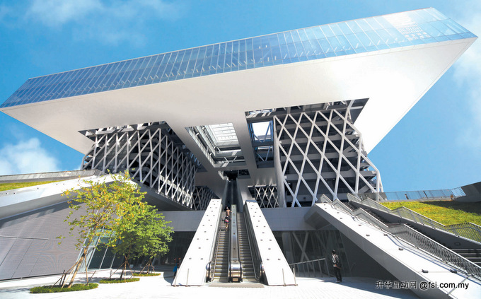 香港知专设计学院外貌，其建筑物的构思来自一张白纸。