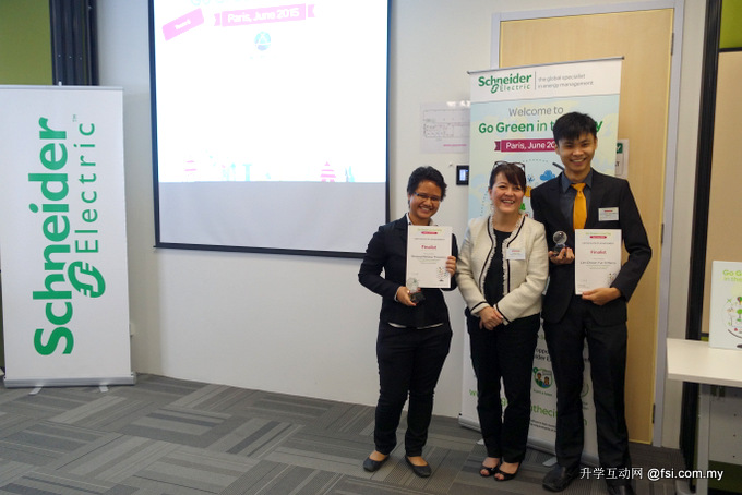 Team X00FF00, comprising Lim Choon Yun (left) and Breena Theseira (right) (Photo courtesy: Schneider Electric