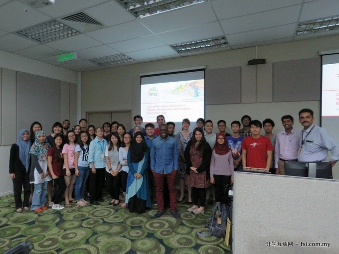 Group photo of participants attending the Student Lecture Tour at Curtin Sarawak.