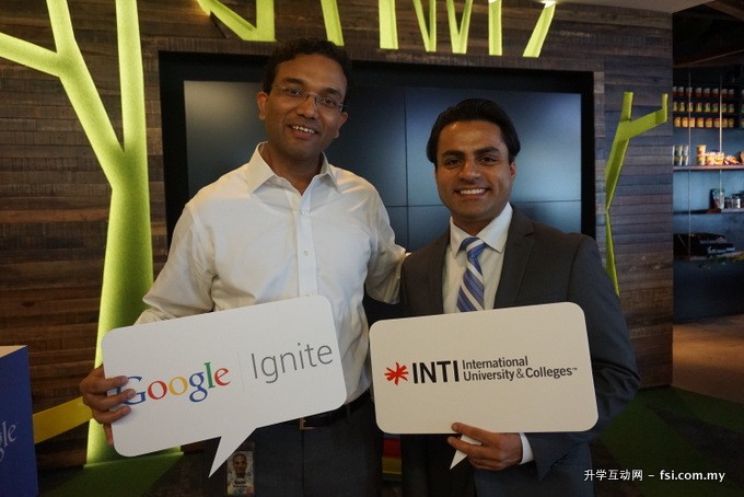 Google Ignite.jpg: 英迪国际大学及学院的首席执行员Rohit Sharma（右）与大马谷歌董事经理Sajith Sivanandan在“Google 数位火星计划”推介礼上合影。