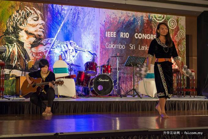 Ling (with guitar) and Kueh performing the ‘Leleng’