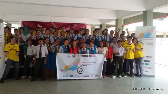 The mentors with students of Sekolah Model K9 Long Bedian.