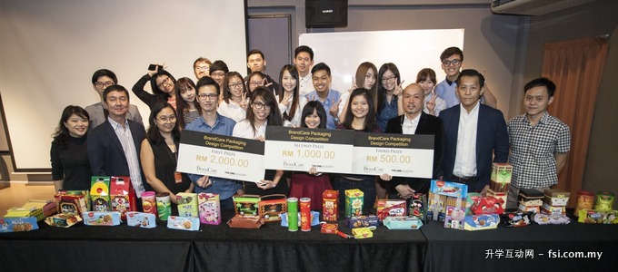 Group photo of Brandcare Packaging Design Competition winners and competitors, top managements of Brandcare Sdn. Bhd. and The One Academy’s director and lecturers. 