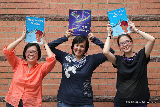 Ms Lee Seow Ser, Ms Hidayah Amin and Ms Tan Ai Khim with their books.
