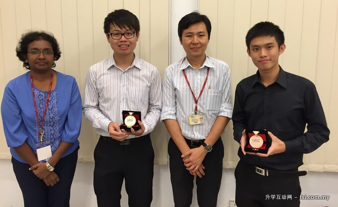From left: Dr Sumathi, Wai Lun, Dr Ng, and Ping Feng.