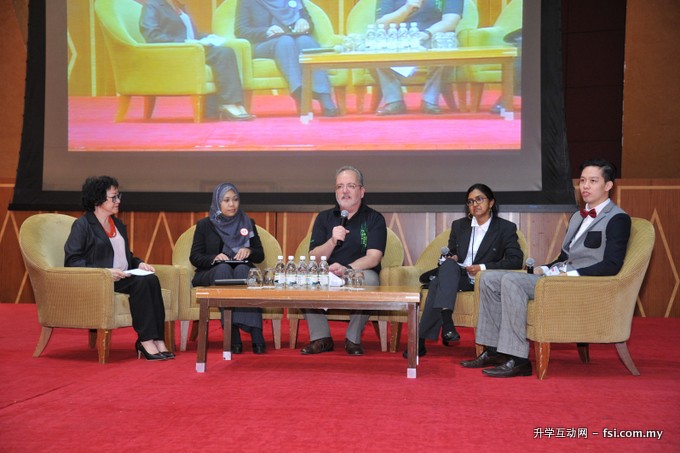 INTI lecturers dicuss Disruptive Innovations during a panel session moderated by Dr Allan Fisher, Laureate's Chief Academic Office for the AMEA region.
