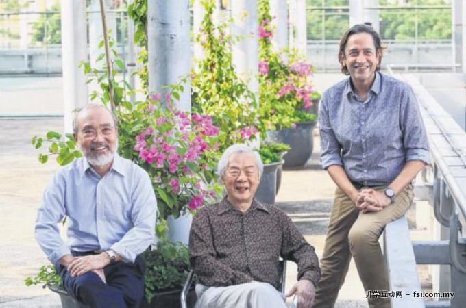 林高（左起）、蔡名智与哈里斯沙玛获得2015年的新加坡文化奖，表扬他们在文学和艺术领域的杰出贡献。