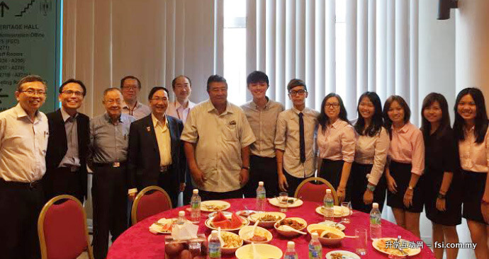 From left: Prof Ewe, Prof Lee, Tan Sri Hew, Dr Teh, Prof Chuah, Dean of Faculty of Science Dr Lim Tuck Meng and Tun Ling posing with some of scholarship recipients after the luncheon.