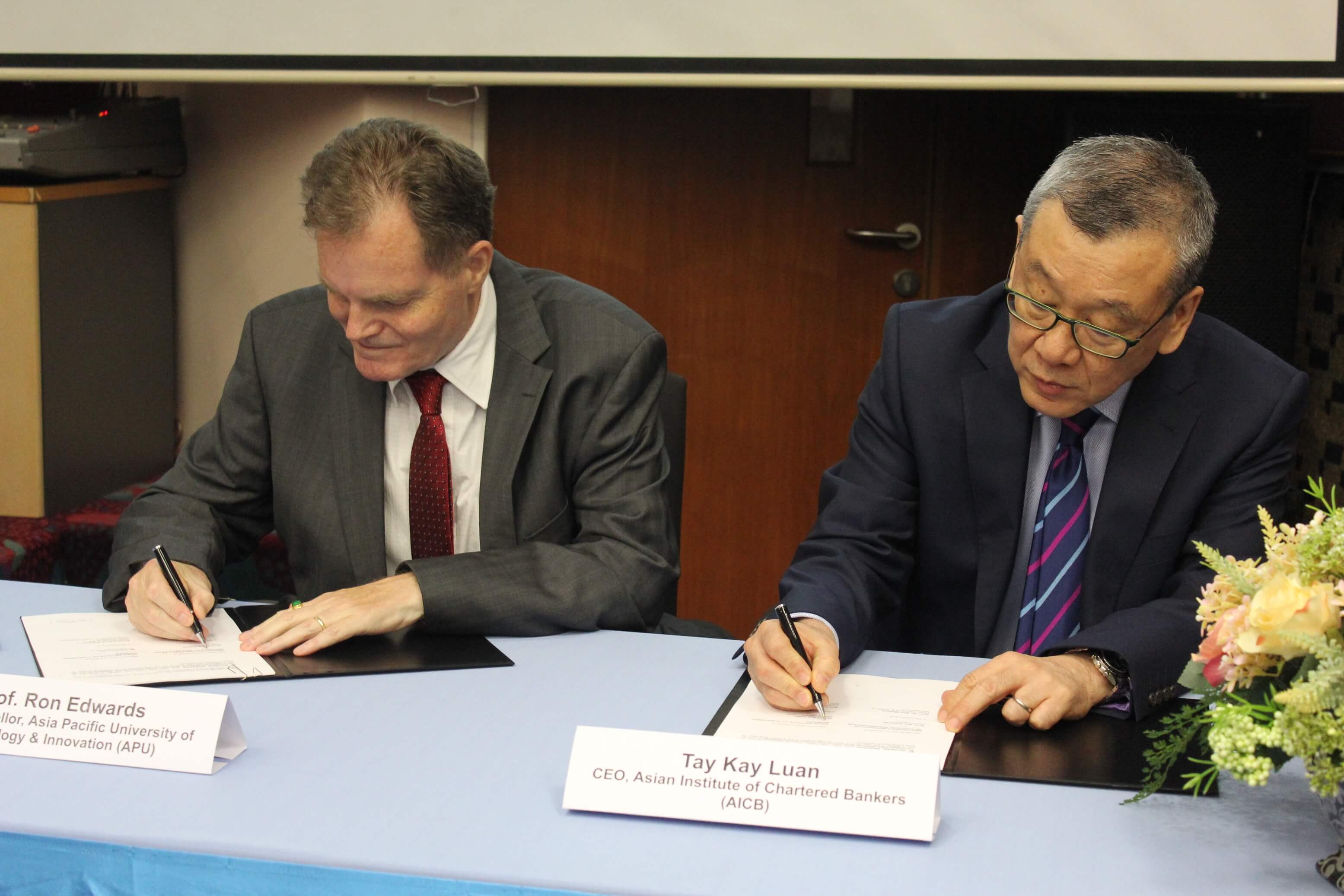 The Memorandum of Understanding was signed by Prof. Ron Edwards, Vice Chancellor, APU (left) and Tay Lay Kuan, CEO, AICB (right).