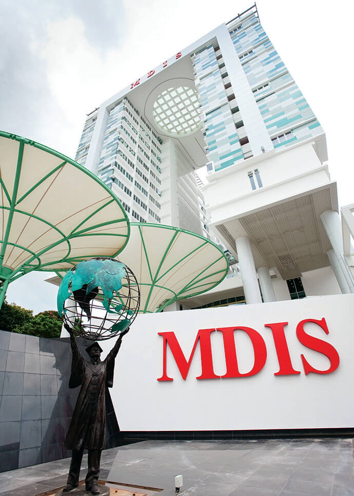 新加坡管理发展学院的学生宿舍（MDIS Residences@Stirling）是新加坡第一所获得绿印奖（Green Mark Award）的宿舍。