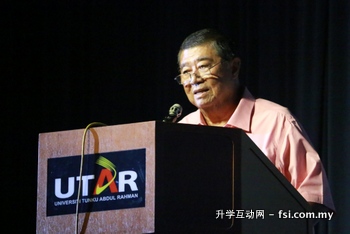 Tun Ling declaring the opening of the “Sensation in March 2016”.