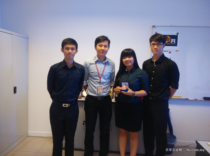 From left: Lim, Dr Ng, Chai, and Tai displaying their bronze medal.