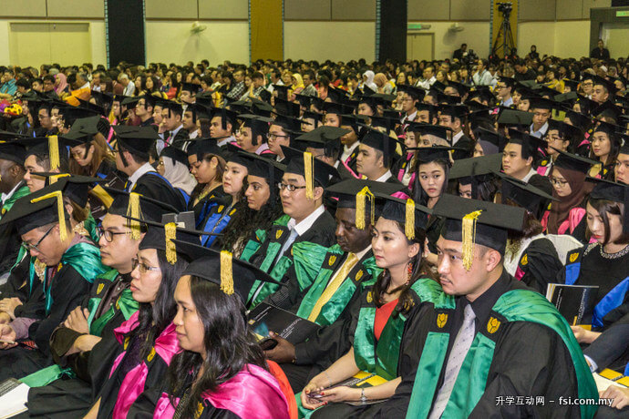Faculty of Business and Humanities graduates.