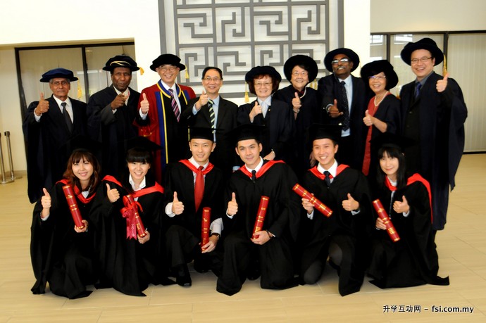 Graduates of Bachelor of Medicine and Bachelor of Surgery smiling with Prof Chuah (standing fourth from left) and their professors.