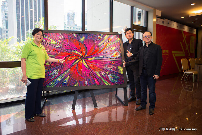 From left) Blossom Arts Festival Chairman YB Senator Datin Paduka Chew Mei Fun, The One Academy Group Executive Director Mr. Tan Chin Wee, The One Academy Course Director Mr. Chan Koon Loong. ‘Strings of Harmony’ string art display by The One Academy lecturers and students. 