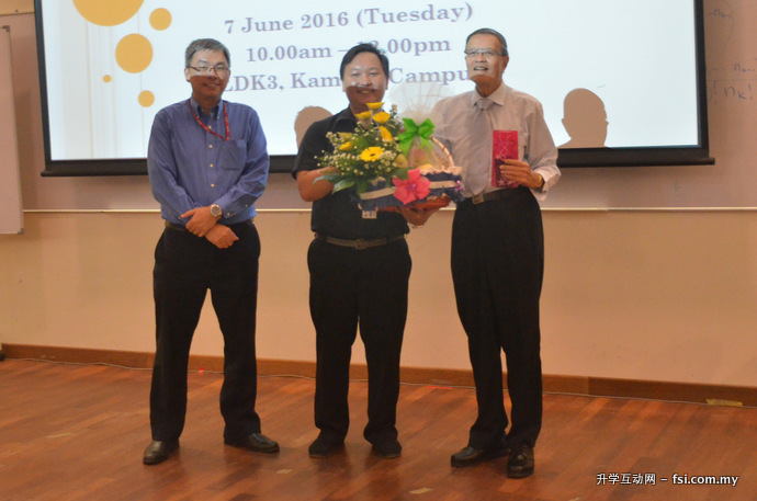 Tan (middle) presenting a token of appreciation to Prof Chan, while Ching (left) looks on.