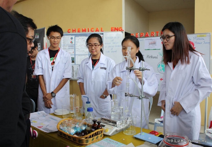 Chemical engineering students demonstrating project at last year’s Open Day.