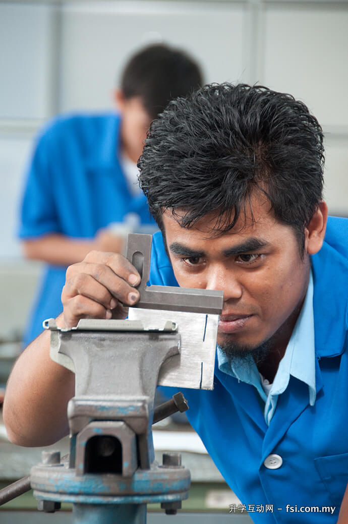 GMI 器材设备齐全，学生可在校学习，并累积实际操作专业机器的经验。