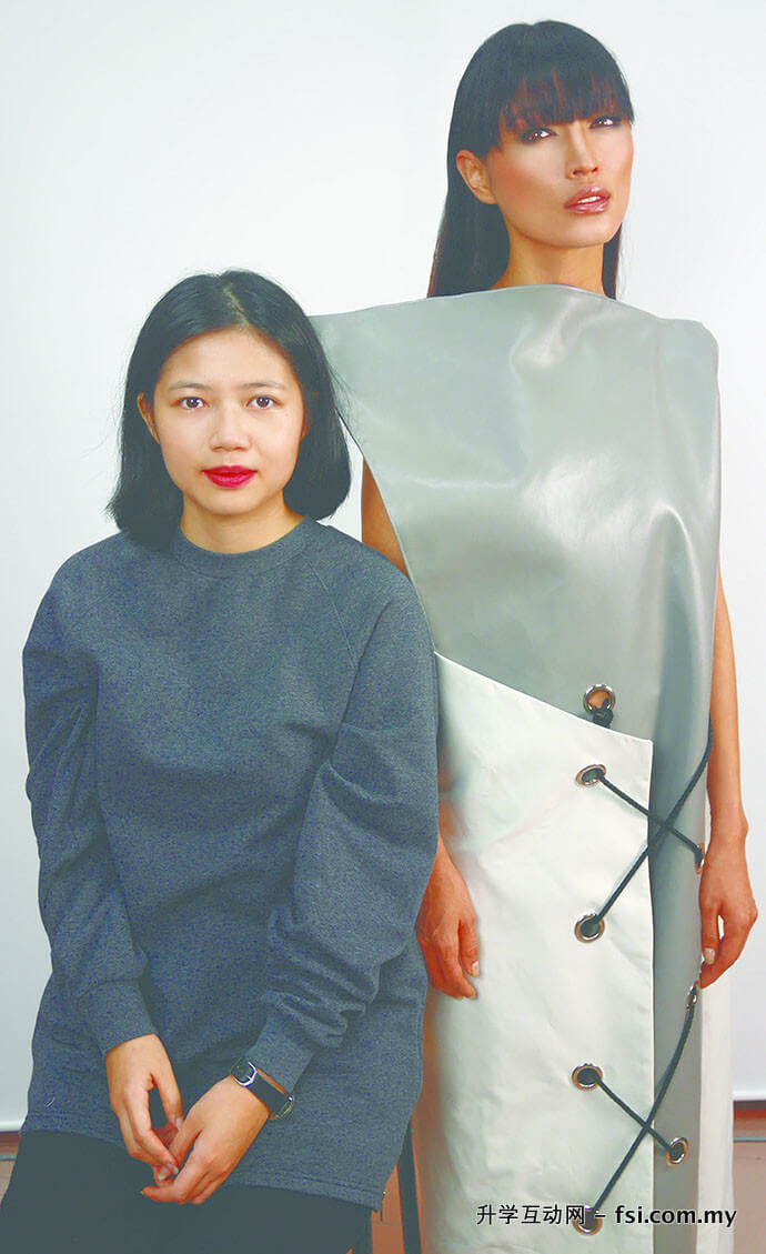 大马名模谢丽萍（右）身穿李宝恩的设计作品，展现时尚风范。