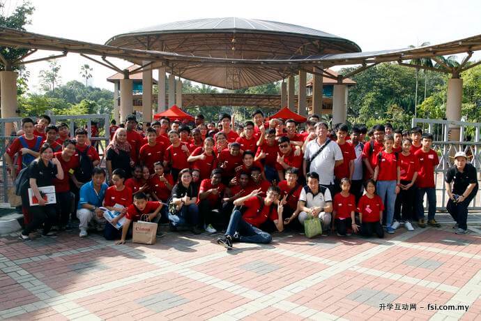 将近100名来自各个慈善机构的学生们受邀参加“寻找与拍摄：追逐大自然”摄影比赛。这也是佳能行销马来西亚有限公司的企业社会责任项目之一。