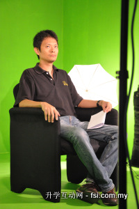 Lu Zhou Youth Centre Corporate Video: Jason Ting of Lu Zhou Youth Centre at Curtin Sarawak's new green screen studio.