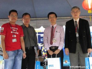 SRC Chairman, Bryan Ng presented souvenirs to the VIPs
