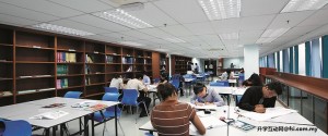 舒适幽静的图书馆，让学生可专心地温习课业和查找资料。