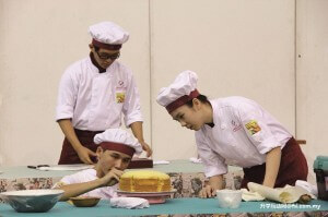 万邦学院常年安排学生参与国内多项烹饪及烘焙比赛，增加经验。
