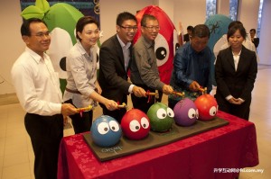 At the launch are (from left) Yee, Dr Cheah, Daniel Wa, Dr Teh, Cheah and Lim.