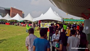 Scene from last year’s Curtin Sarawak Open Day which attracted a record number of visitors.