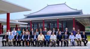 The delegation and UTAR senior management staff posing for a group picture in front of Dewan Tun Dr Ling Liong Sik