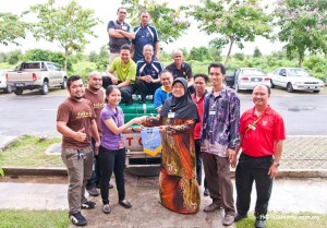 School receives used flooring from Curtin Sarawak