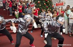 White masked dancers presented a fantastic performance to the amazement of many.