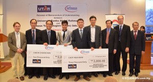 (Left to right) Posing for a group photo during the mock cheque presentation for Infineon Best Electronic Engineering Student Award and Infineon Best Electronic Engineering Final Year Project Award are, (from left) University of Applied Sciences Regensburg Prof Dr Rupert Schreiner, UTAR FEGT Dean Dr Yap Vooi Voon, Prof Ir Lee, Cheok, Choy, Hew, Dato’ Tan, Frontend Technology Senior Director Diewald Wolfgang and Infineon Technologies (Kulim) Sdn Bhd Director of Technology Tan Soon Keong