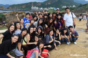 旅程旅游礼待培训学院组织考察团远赴台湾进行实地考察，让学生更了解当地旅游业的发展。