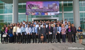 Participants of the colloquium gather for a group photo at the Curtin Sarawak campus.
