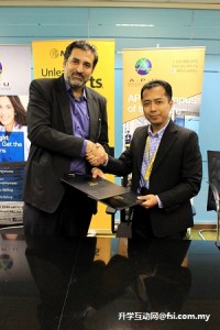 Vice President for Operations of APU, Mr. Gurpardeep Singh (left) signs Memorandum of Understanding (MoU) with the Head of Talent Acquisition of Maybank, En. Hishamuddin Saleh